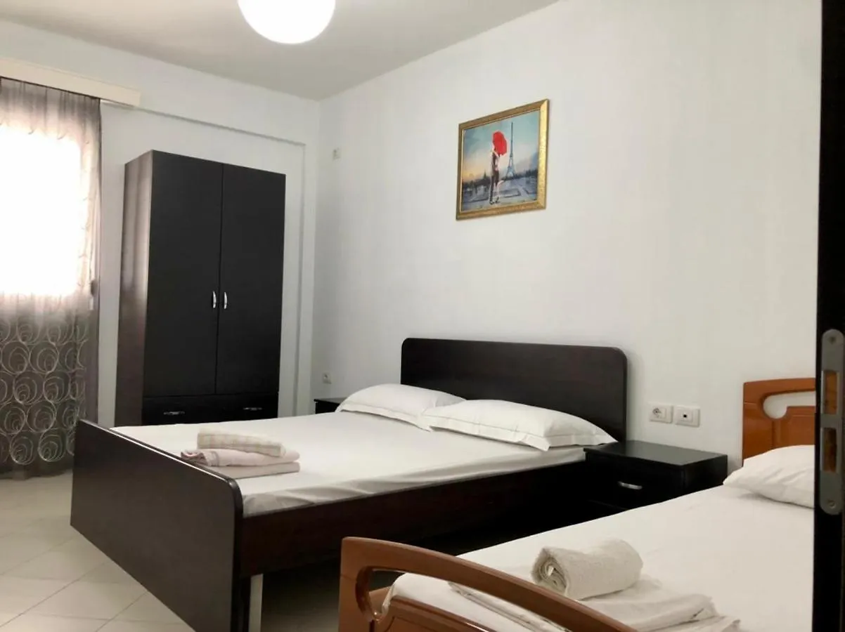סרנדה Lorenso Guest House אלבניה