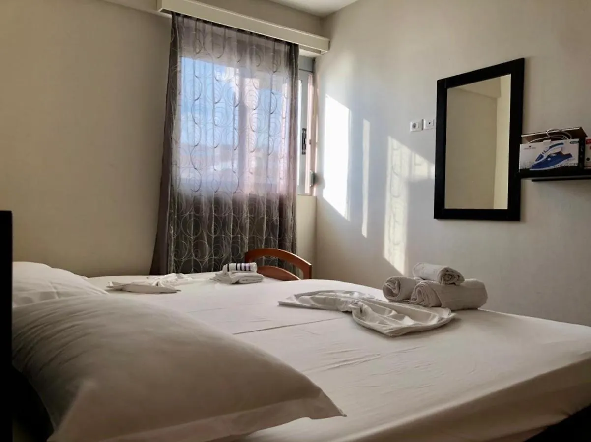 סרנדה Lorenso Guest House 0*,