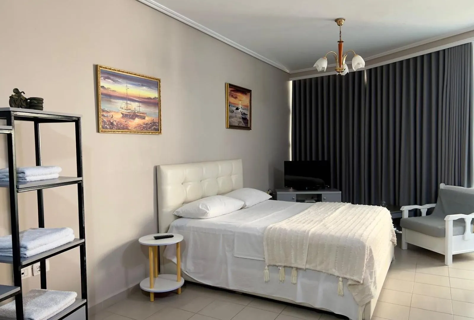 דירה סרנדה Lorenso Guest House אלבניה
