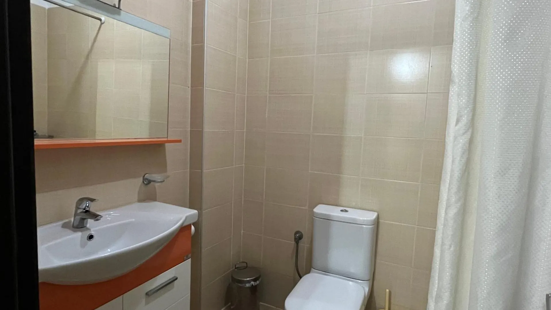 Apartment Lorenso Guest House Sarande Albania