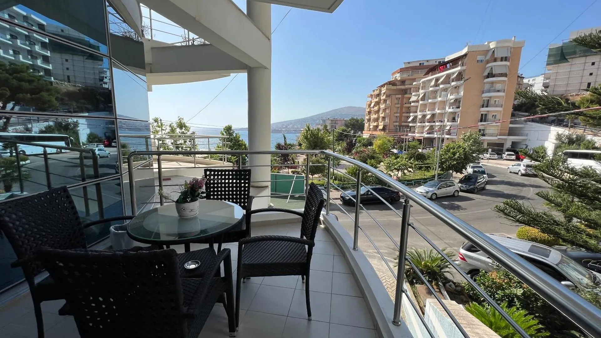 Apartment Lorenso Guest House Sarande